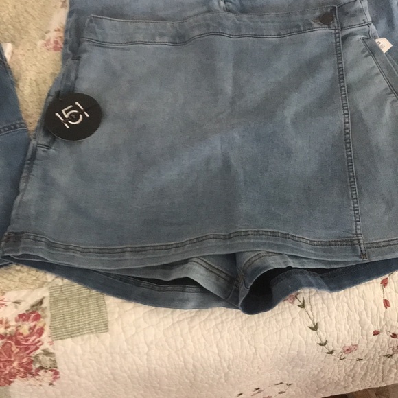 Shorts - Picture 13 of 15